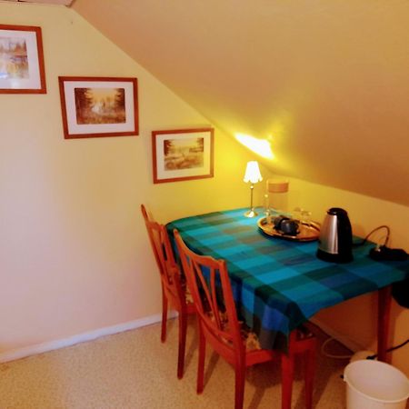 Small Bedroom, Outside Toilet, Shower Kitchen, 120 M From Sandbach Bräcke Exterior photo
